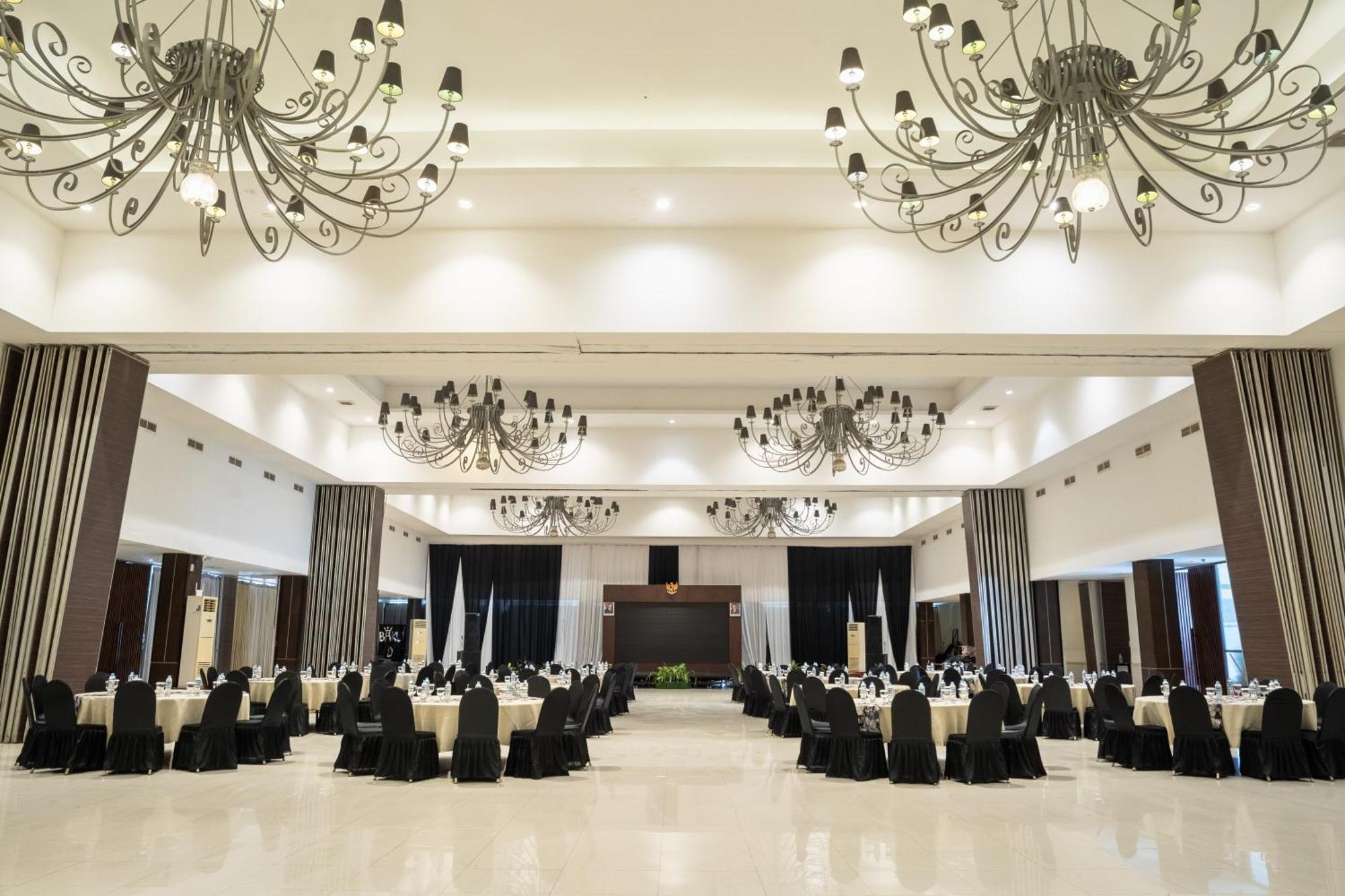 Estrella Hotel & Conference Лувук Экстерьер фото