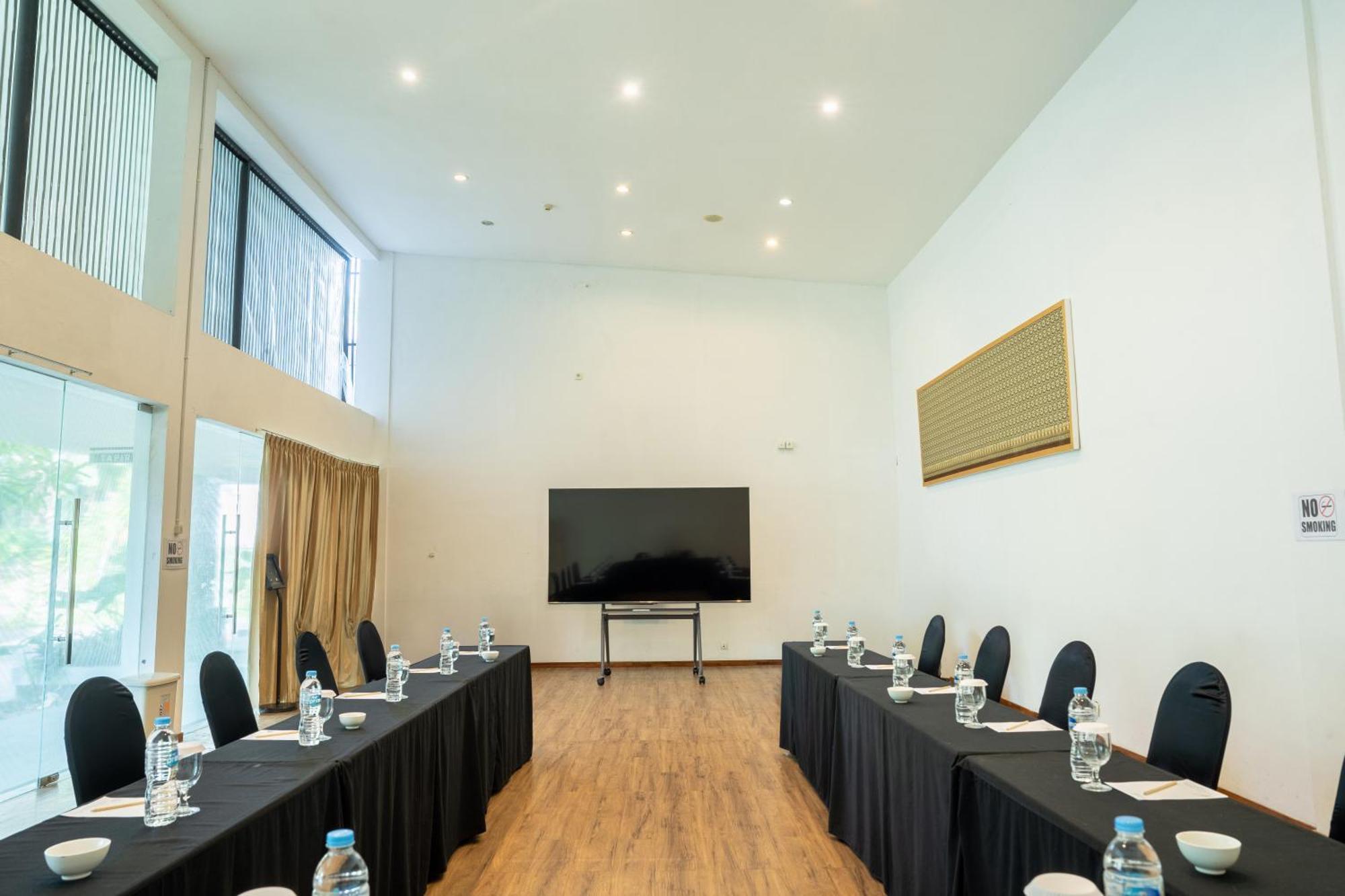 Estrella Hotel & Conference Лувук Экстерьер фото