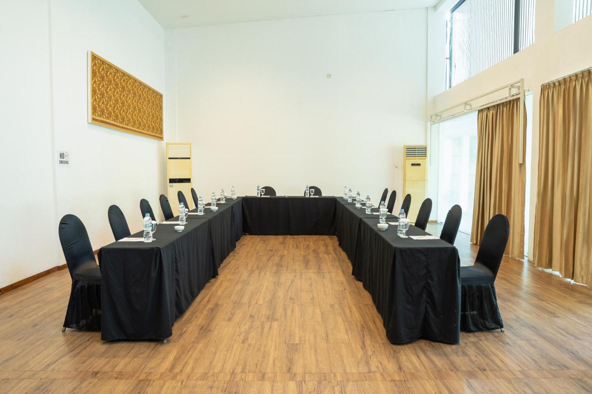 Estrella Hotel & Conference Лувук Экстерьер фото