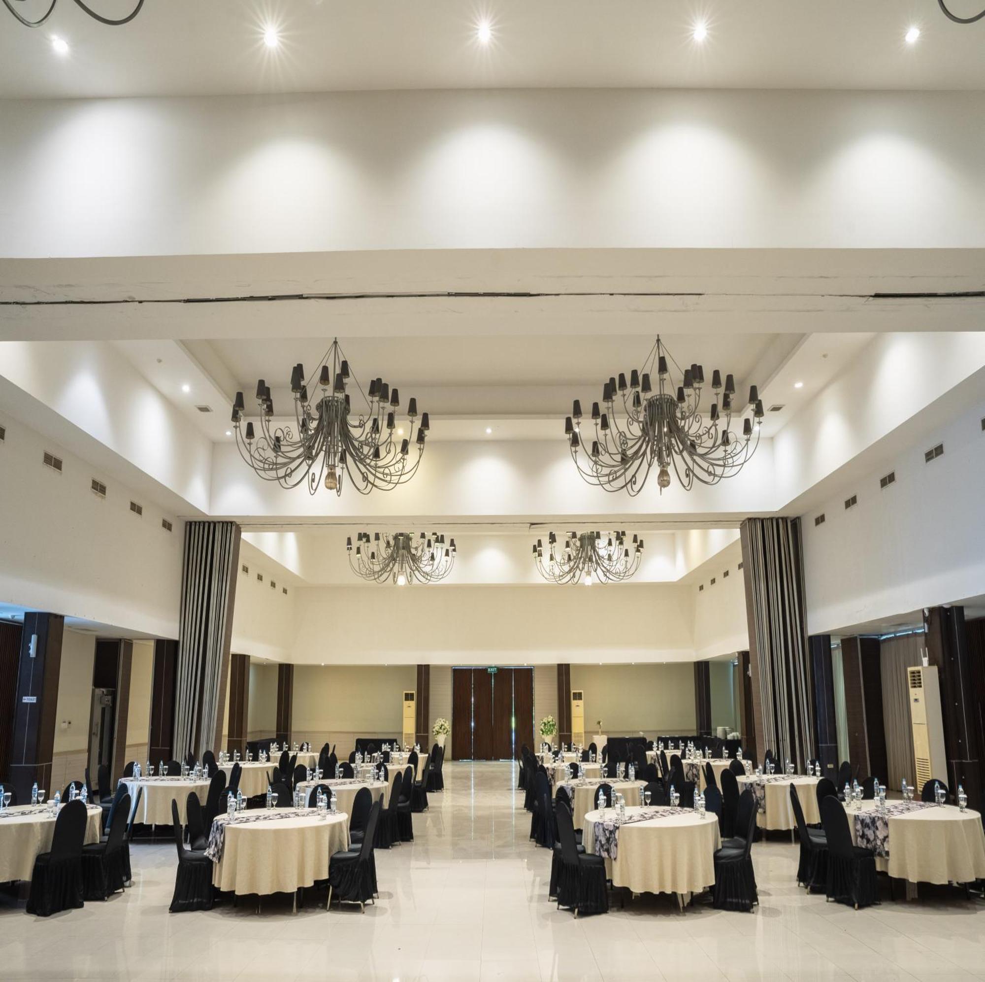 Estrella Hotel & Conference Лувук Экстерьер фото